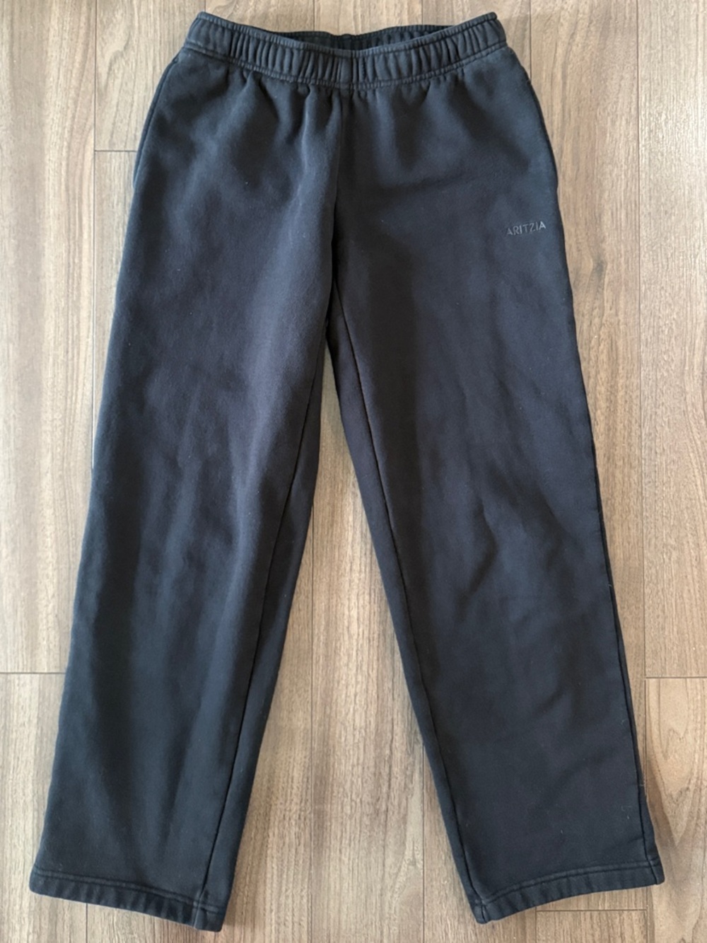 Aritzia Tna Cozy Fleece Mega Raglan Straight Leg Sweatpants Black